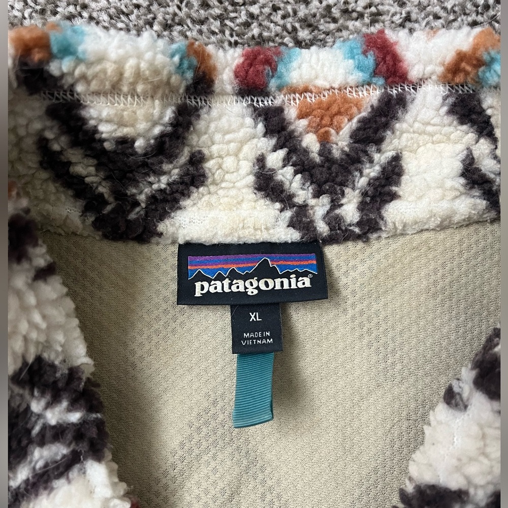Patagonia Women's Retro Fleece Vest - Picture 4 of 4